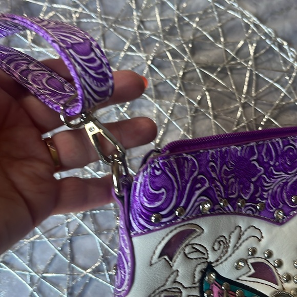 NWOT purple crossbody with butterfly accent. - Picture 8 of 10